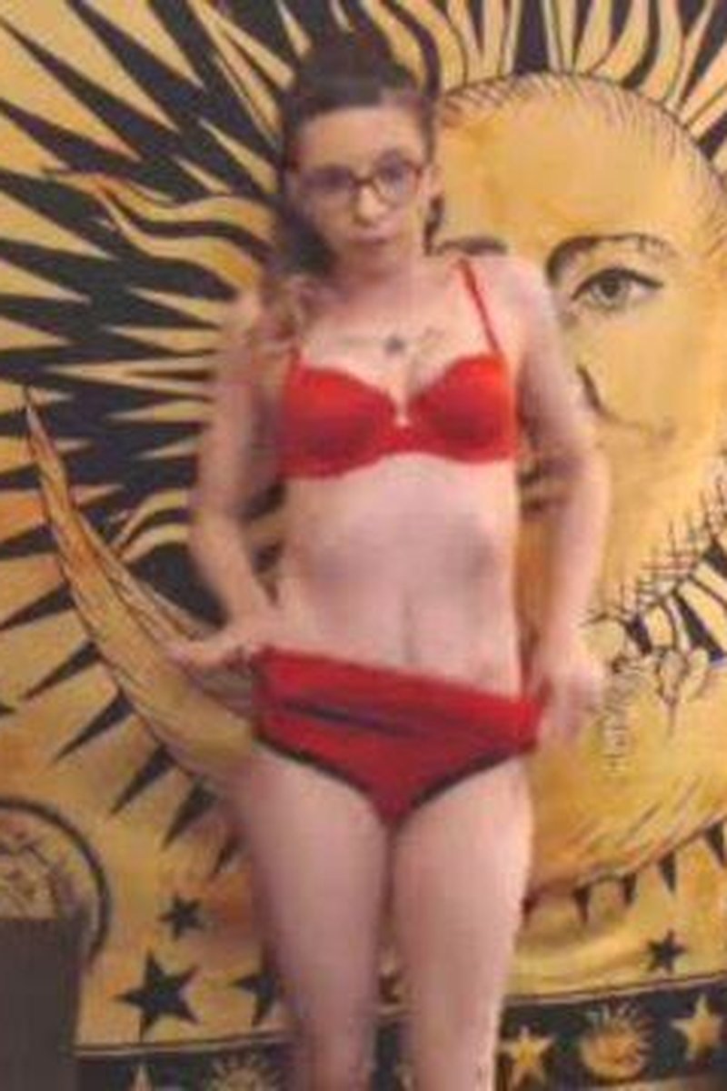 Red Seduction - Screenshot 1 of 4 - Natural Tits