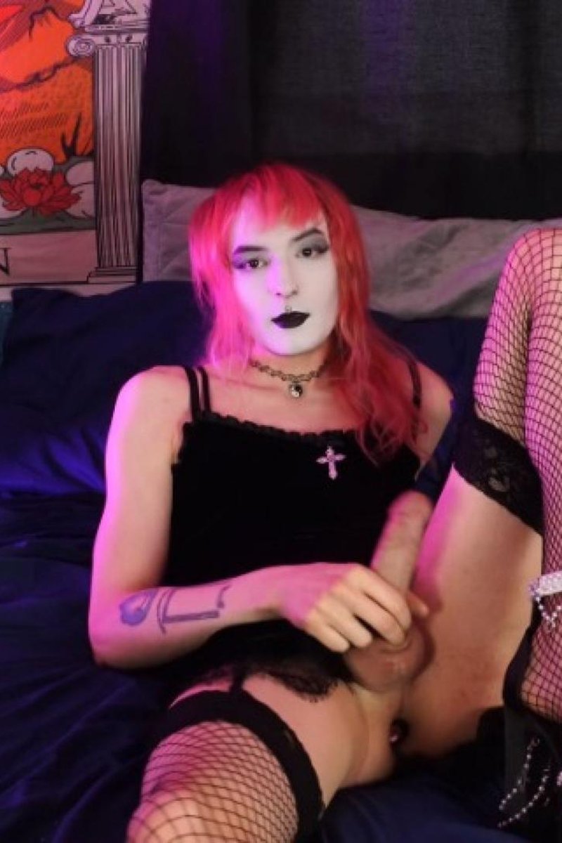 Goth Makeup - Screenshot 1 of 4 - Cumshot