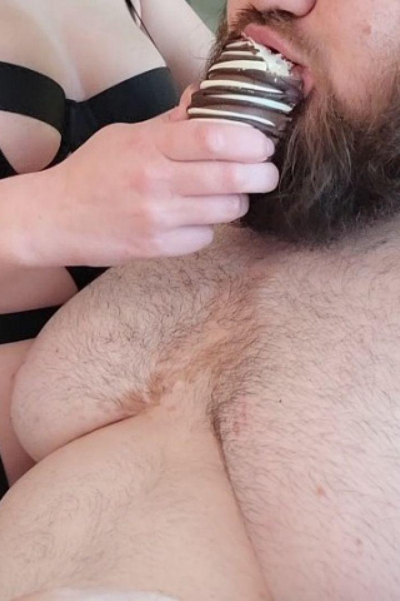 Feeder Stuffing Superchub - Screenshot 1 of 4 - BBW
