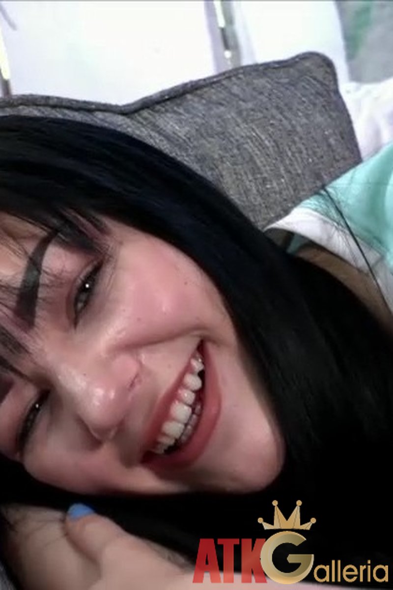 Karly Baker - Interview - Screenshot 1 of 4 - Braces