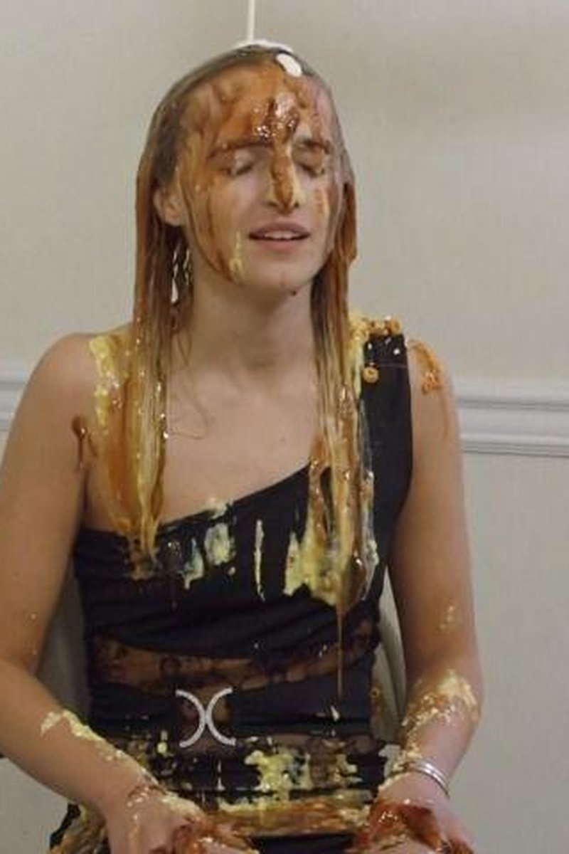 Gunging Effy - Screenshot 1 of 4 - Shower