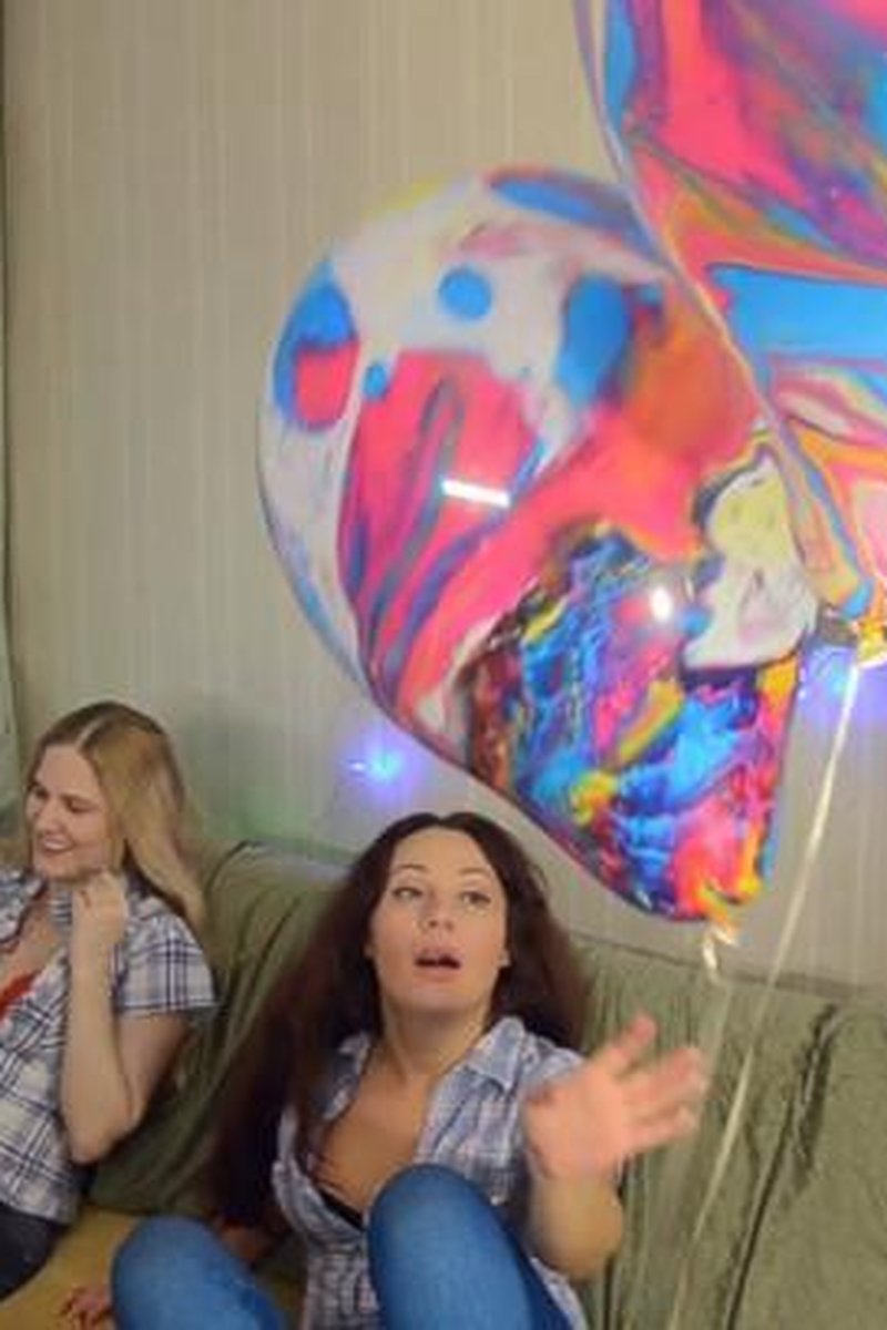 Katya And Nathalie B2P Helium Balloons - Screenshot 1 of 4 - Balloon Fetish