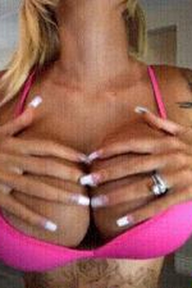 Tiny Bra Try-On - Screenshot 1 of 4 - Barbie