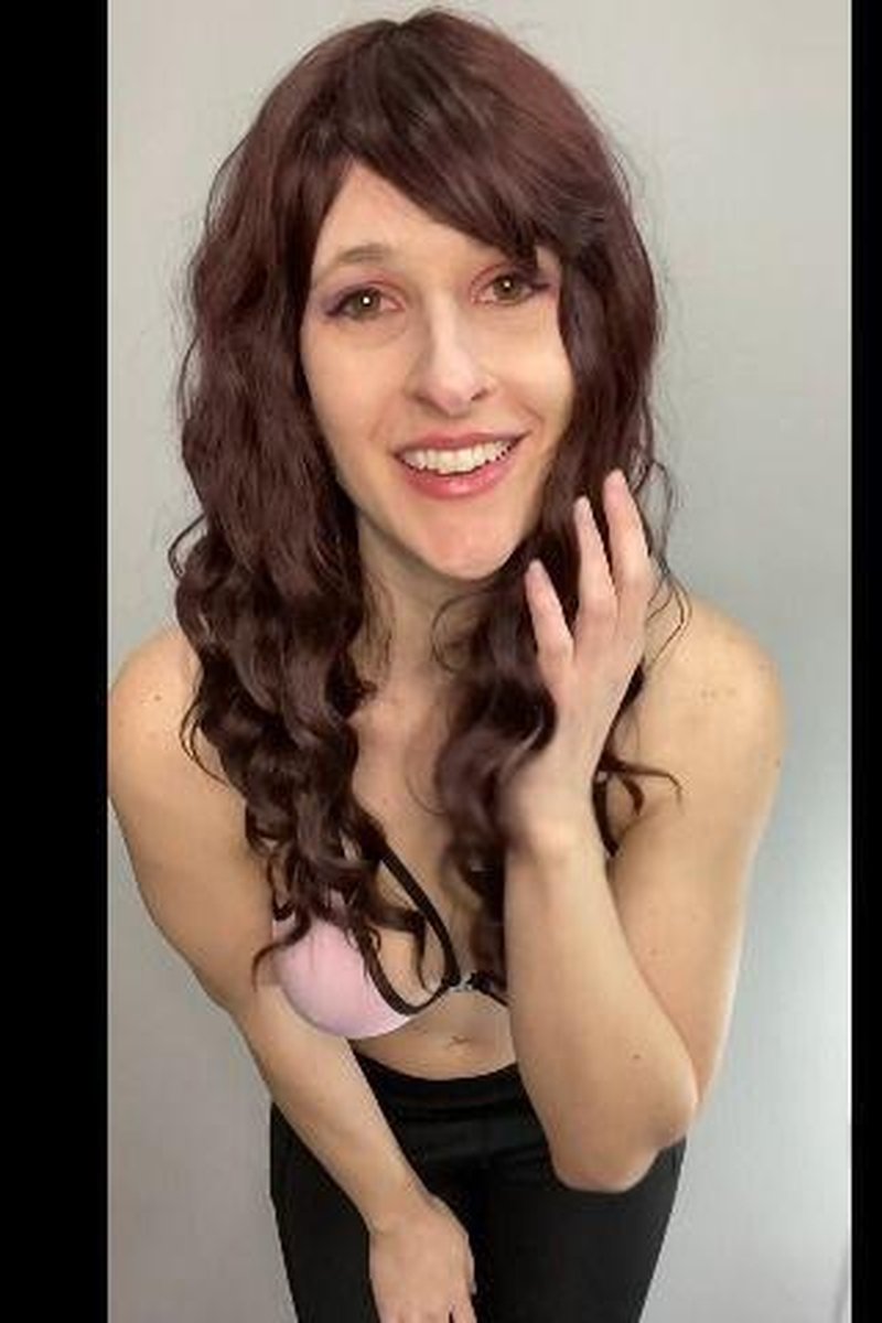 Sweet MILF In Workout Gear Gives JOI - Screenshot 1 of 4 - MILF (30+)