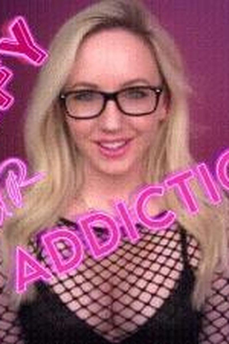 Solidify Your Addiction - Screenshot 1 of 4 - Bitch
