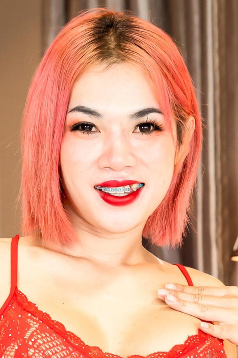 Stroking In Red! - Screenshot 1 of 4 - Asian