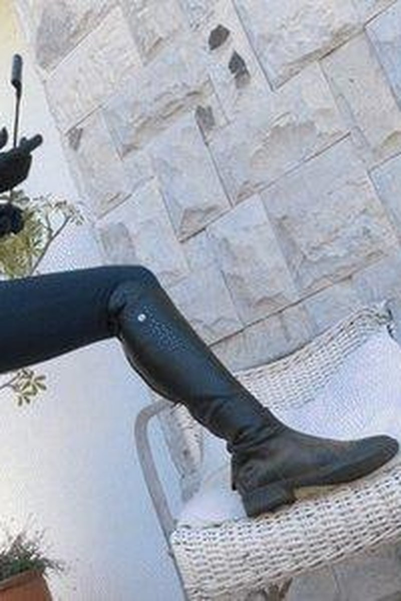 Riding Boot Licker - Screenshot 1 of 4 - Femdom