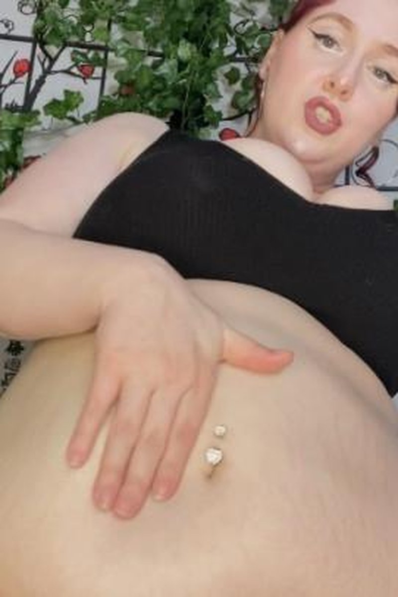 Fit Feeder To Fat Pig - Screenshot 1 of 4 - BBW