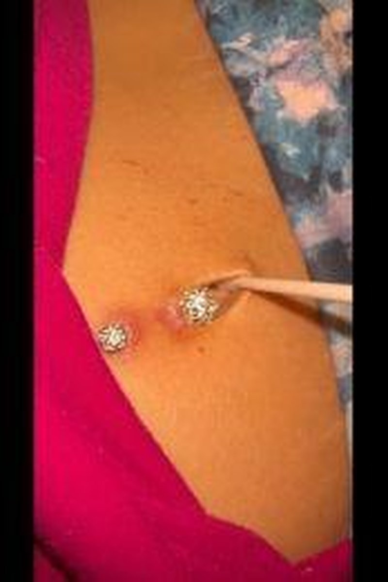 Bellybutton Exploring - Screenshot 1 of 4 - Belly Fetish