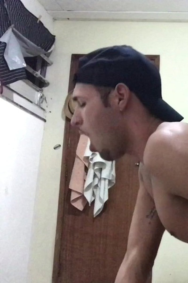 Mavambo Comendo O Brenno Miller - Screenshot 1 of 4 - Beef