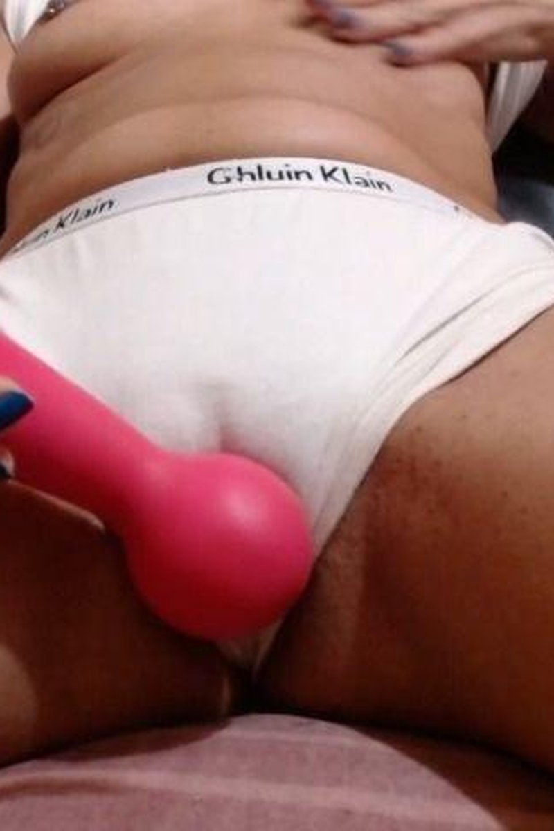 Camel Toe - Screenshot 1 of 4 - Big Clit
