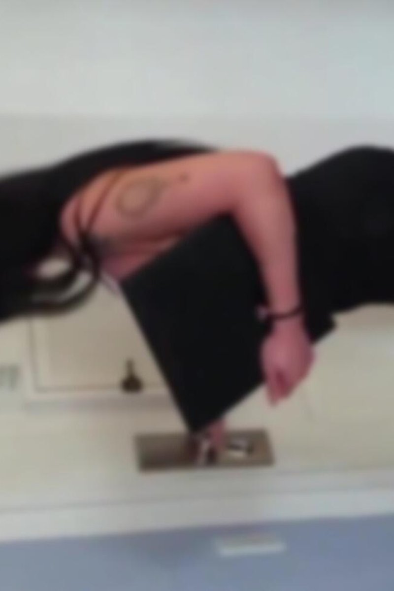 Entrevista De Emprego - Screenshot 1 of 4 - Blowjob