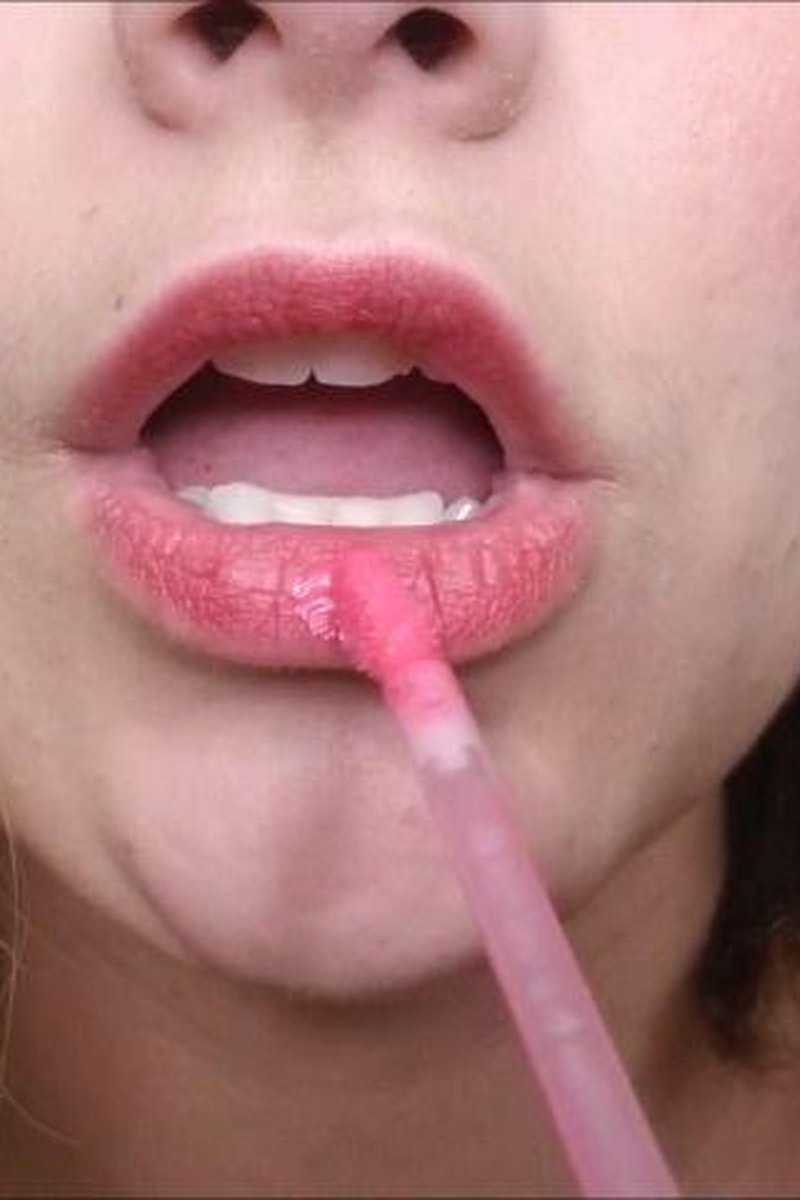 Sticky Lips - Screenshot 1 of 4 - Lipstick Fetish