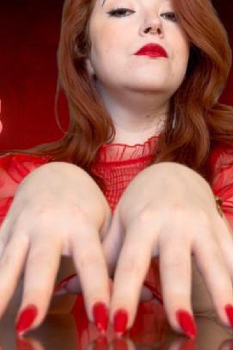 Red Nails - Screenshot 1 of 4 - Fake Nails