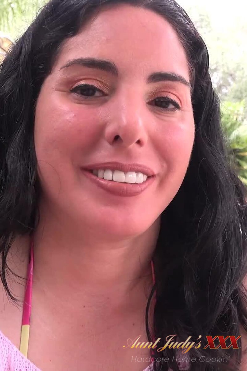 AuntJudysXXX – POV : Pool Girl Linda Finishes Her Work, Then Works On You