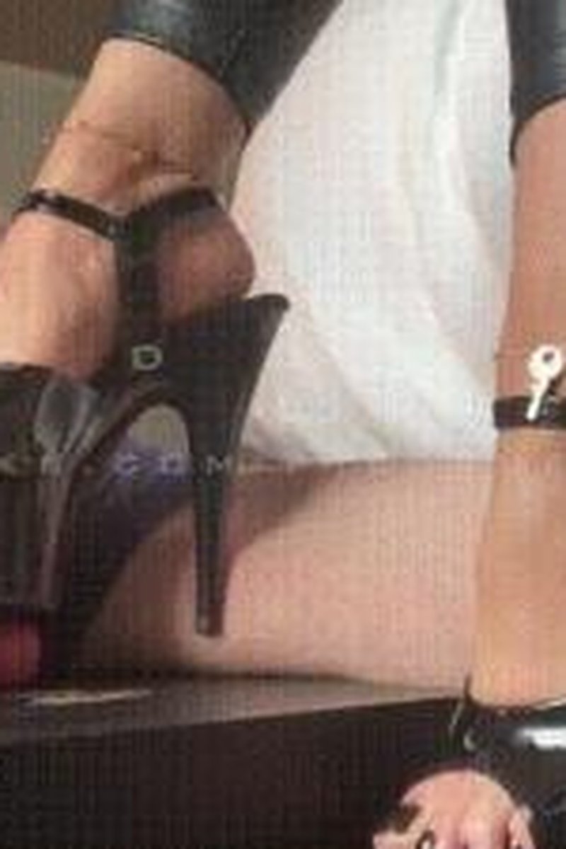 Ball Stomping - Screenshot 1 of 4 - Foot Fetish