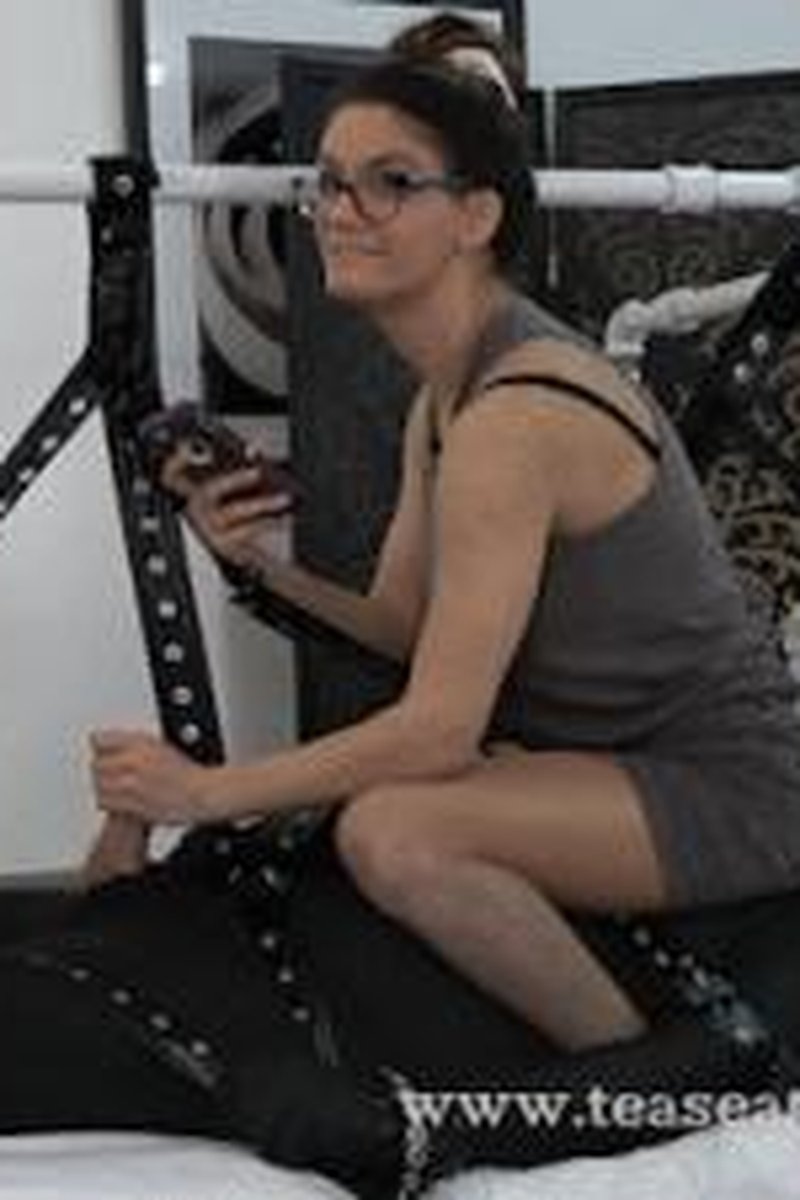Instaignore - Screenshot 1 of 4 - Bondage