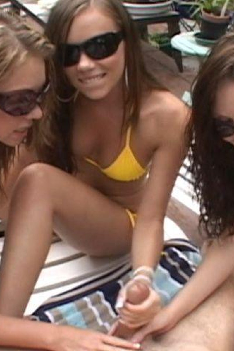 Cnfm Bikini Cum Squeeze - Screenshot 1 of 4 - CFNM