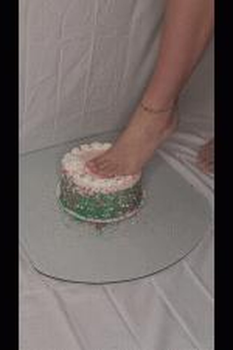 Cake Smashing - Screenshot 1 of 4 - Cake Fetish