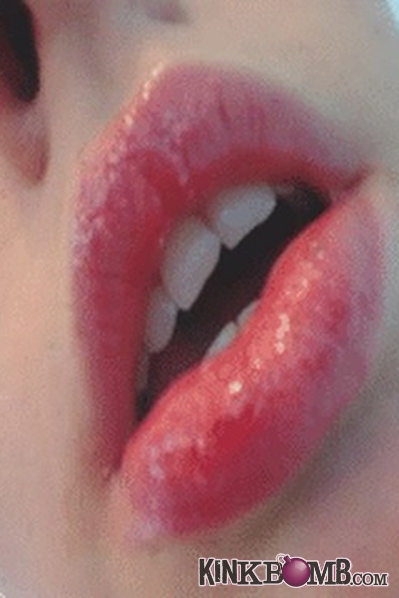 Viola Winter: Keeping My Lips Blowjob Ready HD - Screenshot 1 of 4 - Makeup
