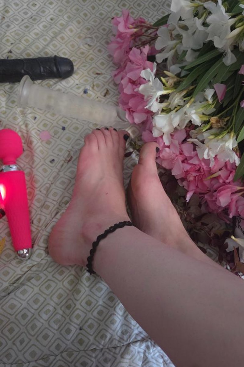 TP-iwantclipsmimakarioshop-1deg-huge-womens-feet-photo-bundle-eu-35-us-5