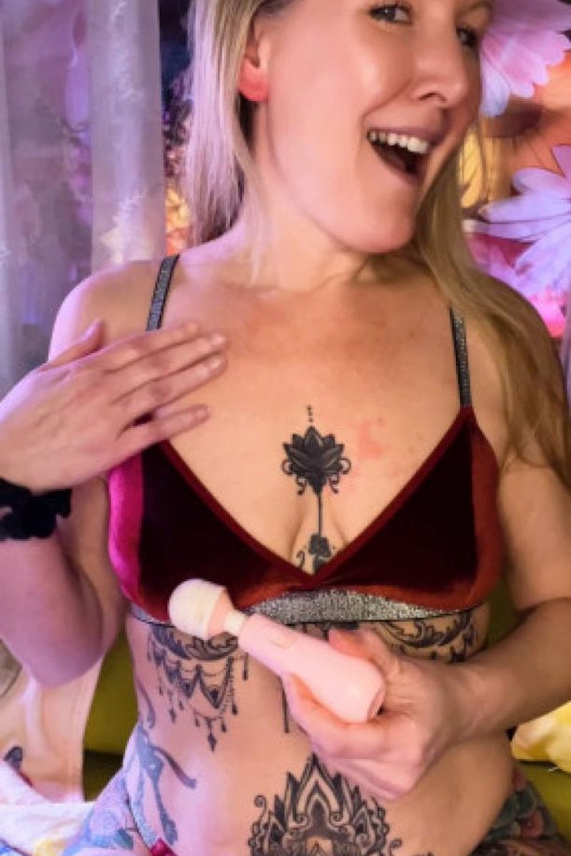 Vibrator Fun - Screenshot 1 of 4 - Babes