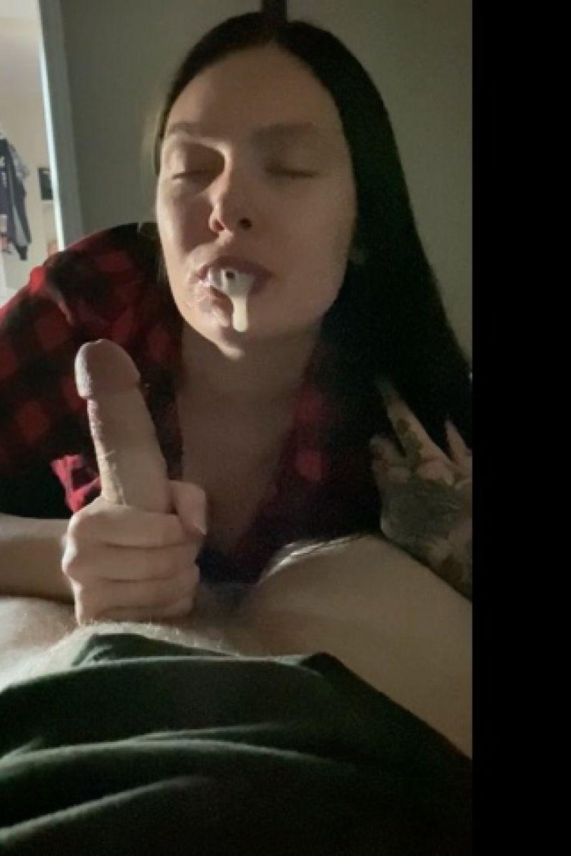 Lumberjack Shirt Blowjob - Screenshot 1 of 4 - Amateur