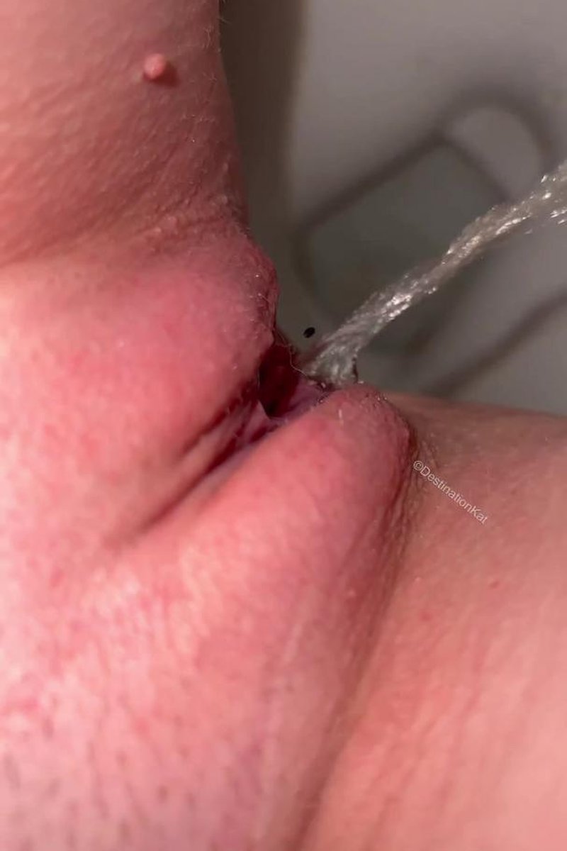 Long Close Up Pee - Screenshot 1 of 4 - Bathroom