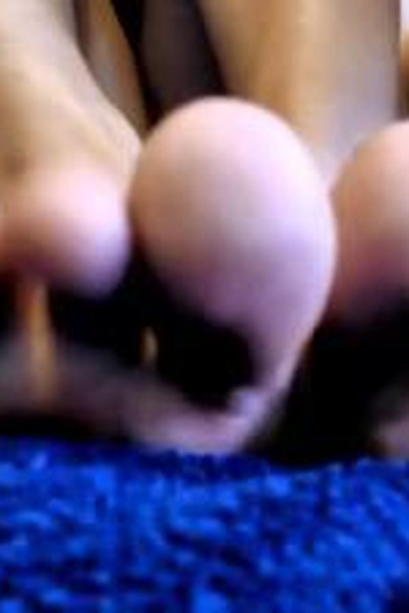 Closeup Toes And Cum Covered Feet - Screenshot 1 of 4 - Cum Cleanup