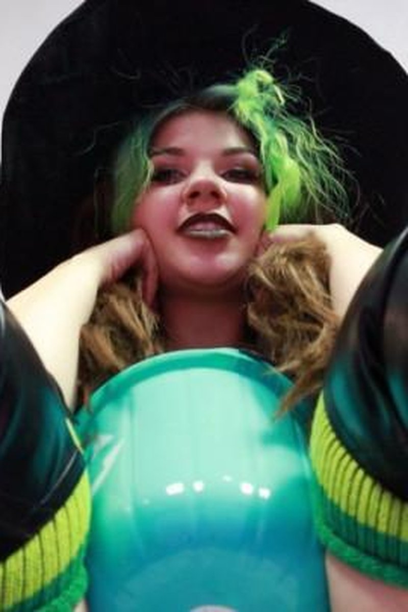 Trick Or Tiny - Screenshot 1 of 4 - Fetish