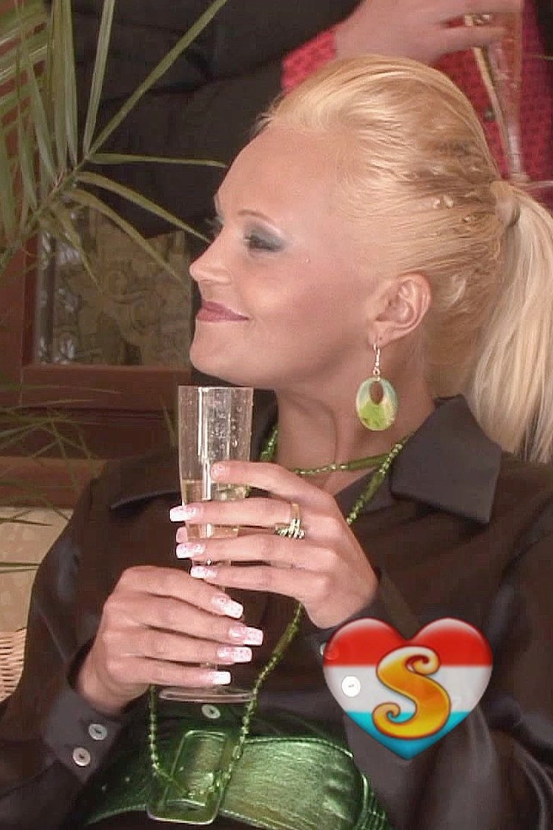 Eliss Fire Needs to Cum - Screenshot 1 of 4 - Blond Hair
