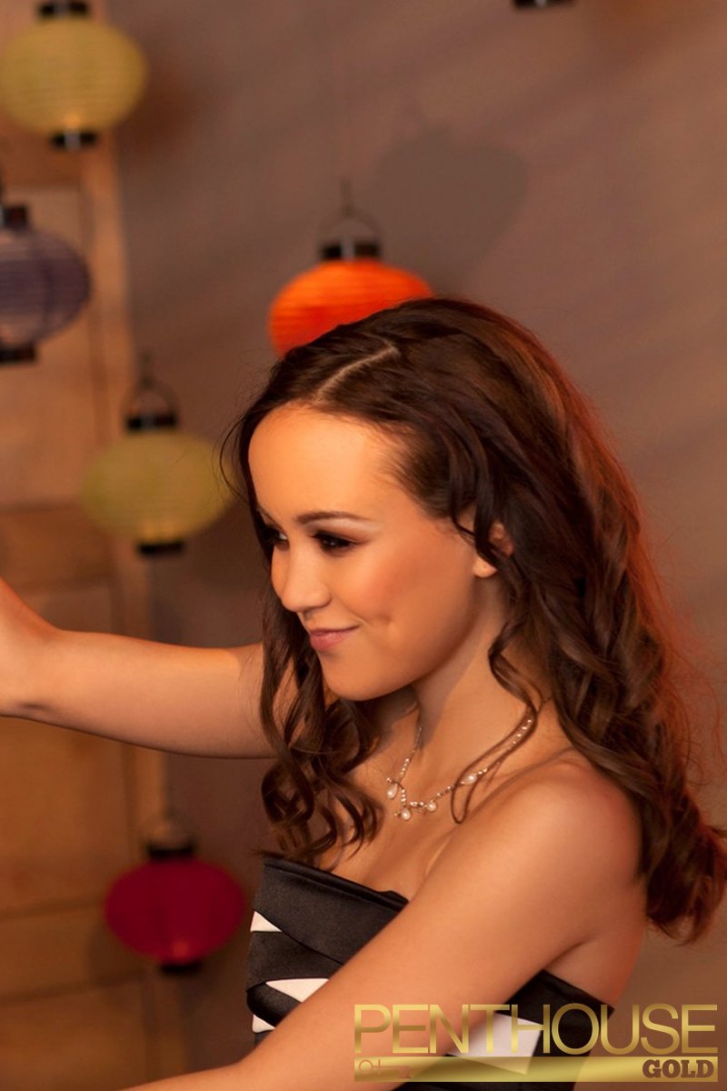 Getting Dressed - Screenshot 1 of 4 - Brown Hair