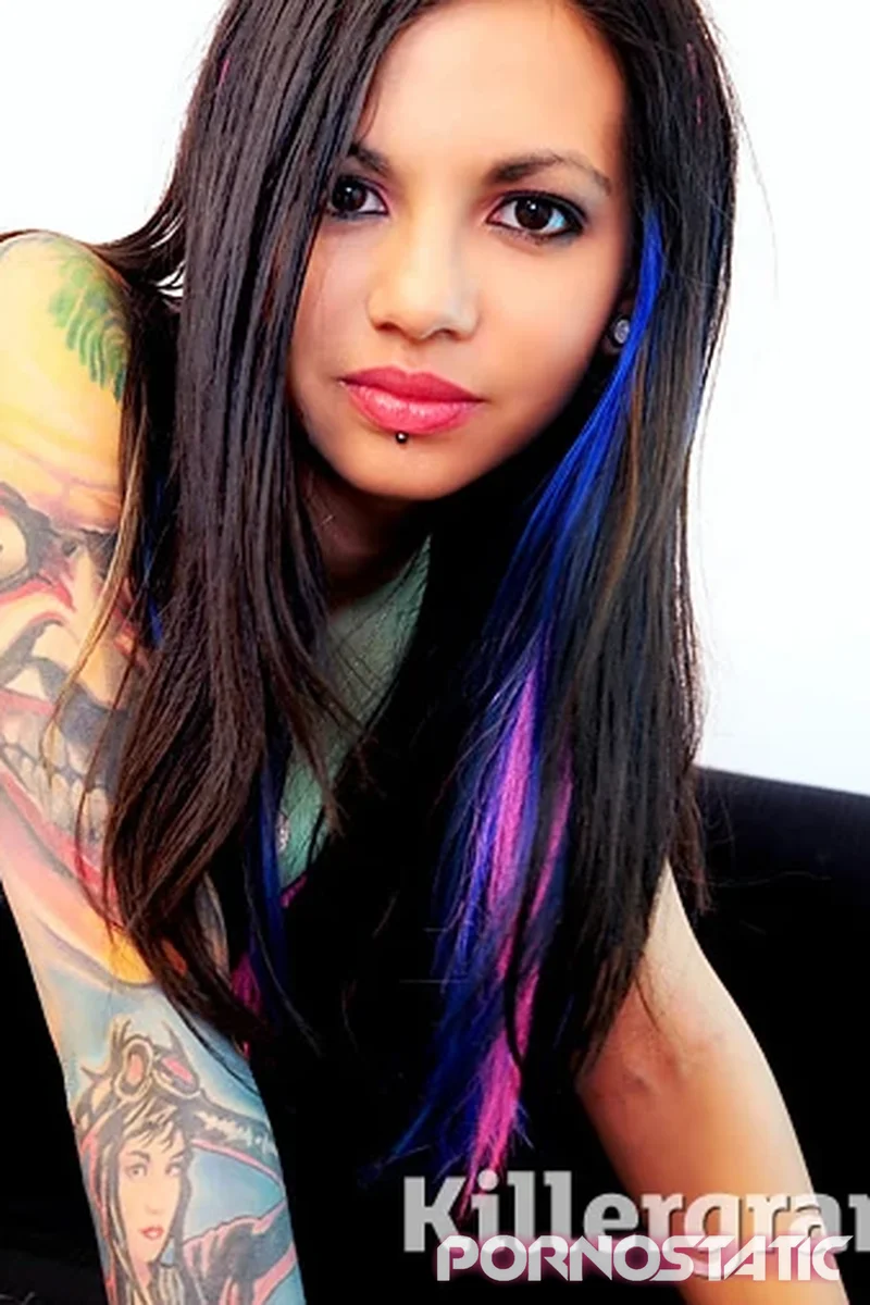 Experience - Screenshot 1 of 4 - Holly Dee