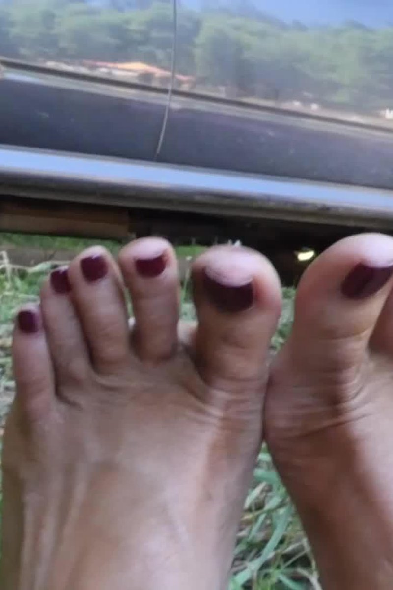 Dirty Toes - Screenshot 1 of 4 - Foot Fetish