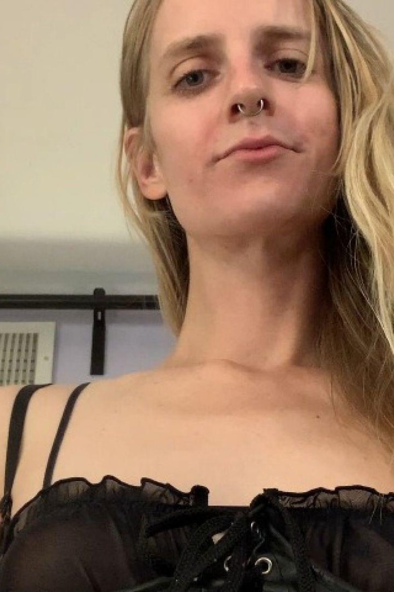 Looking Down At You - Screenshot 1 of 4 - Femdom