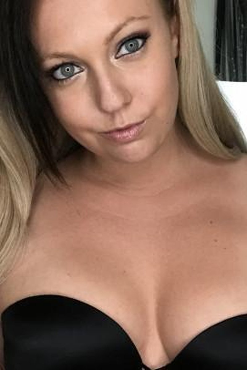 Bouncing Boobs - Screenshot 1 of 4 - Bra