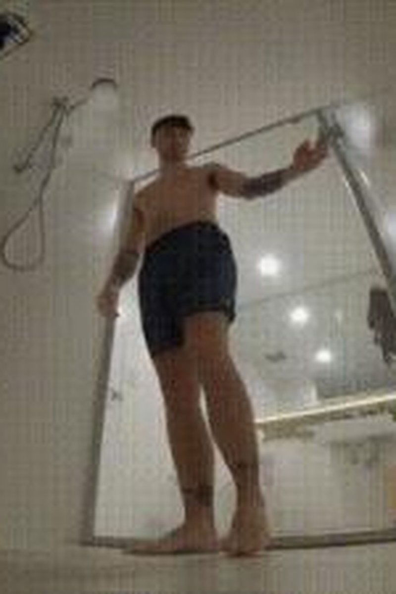 Brandon Shower - Screenshot 1 of 4 - Foot Fetish