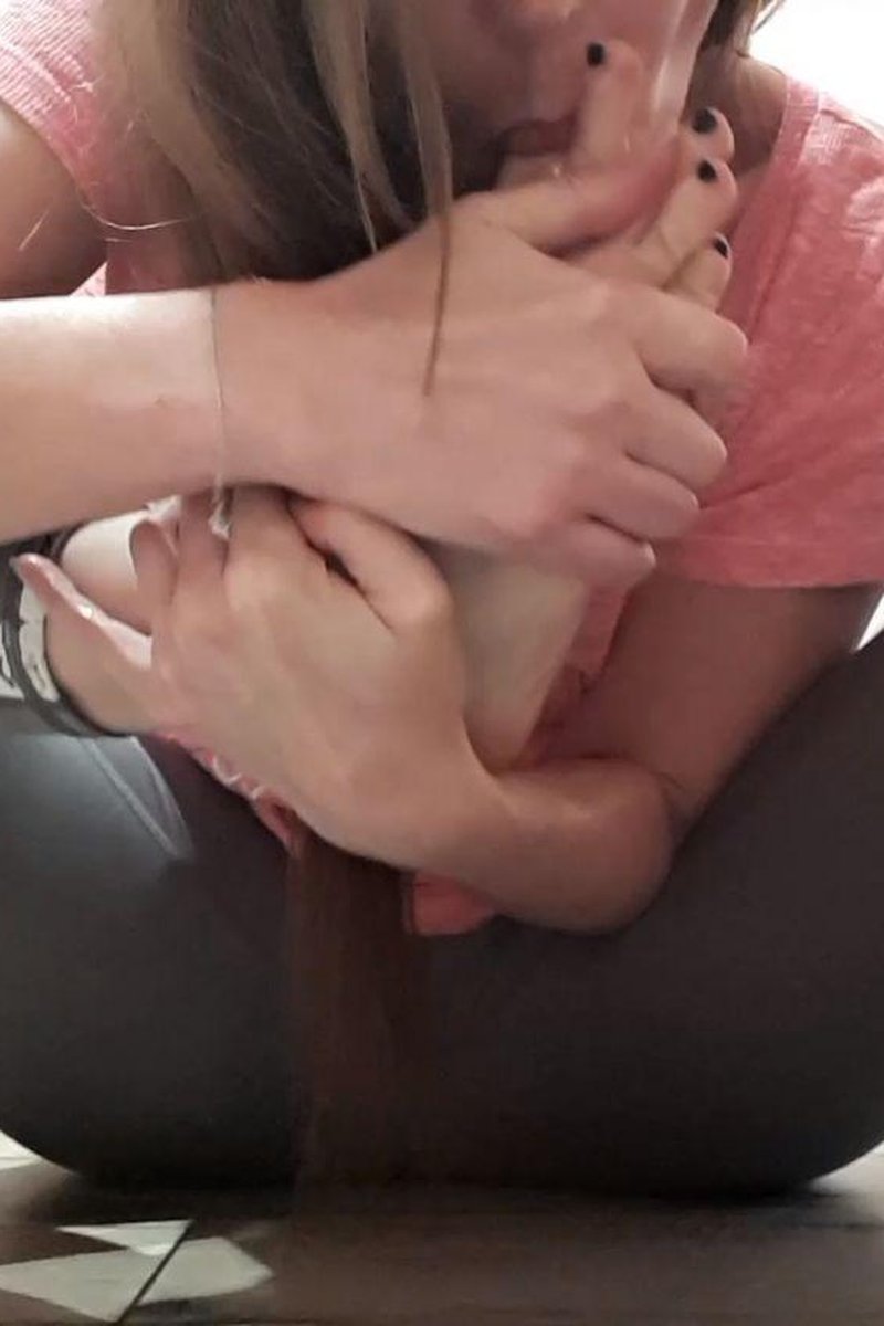 Feet Fetish, Oil Suck Toe Close Up - Screenshot 1 of 4 - Foot Fetish