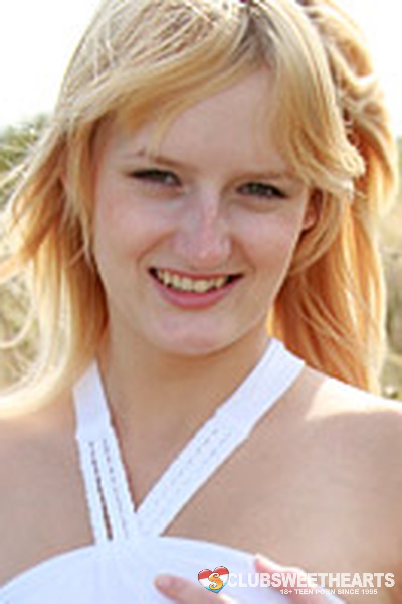 Open Air Pole Dancer - Screenshot 1 of 4 - Blond Hair
