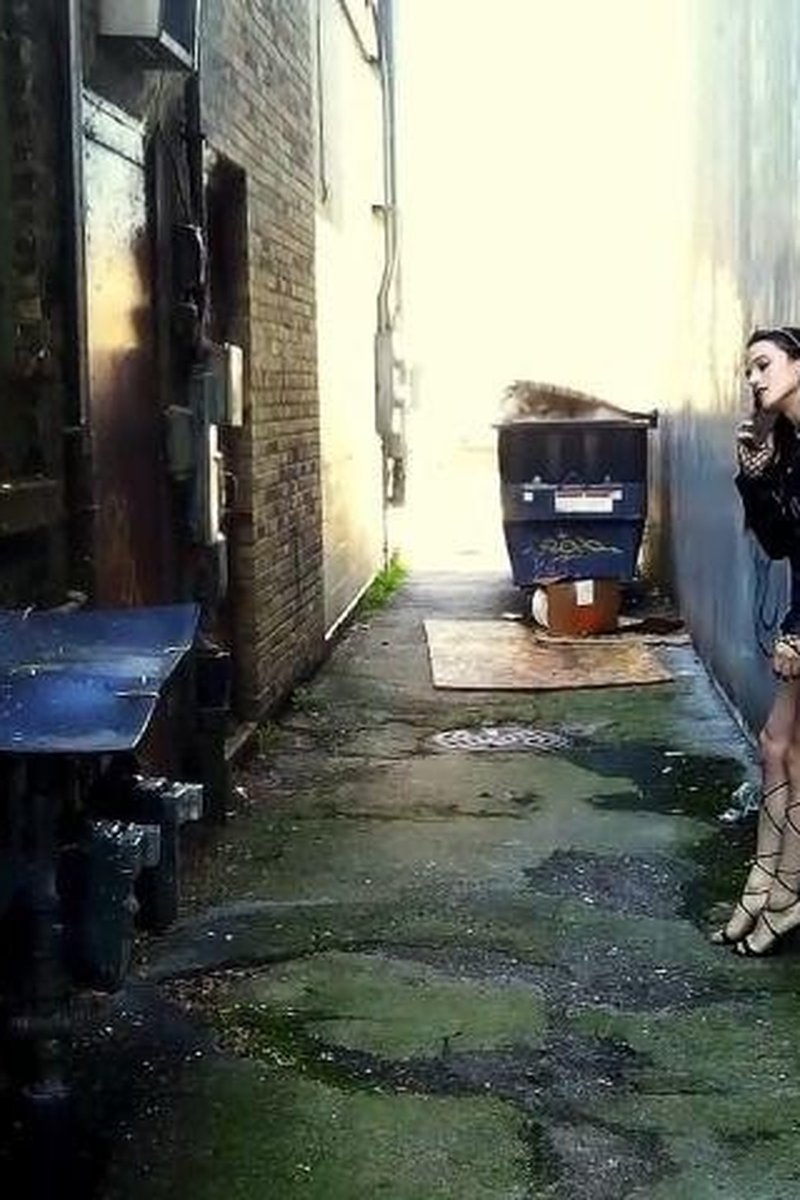 Hooker Nyxi - Screenshot 1 of 4 - Anal