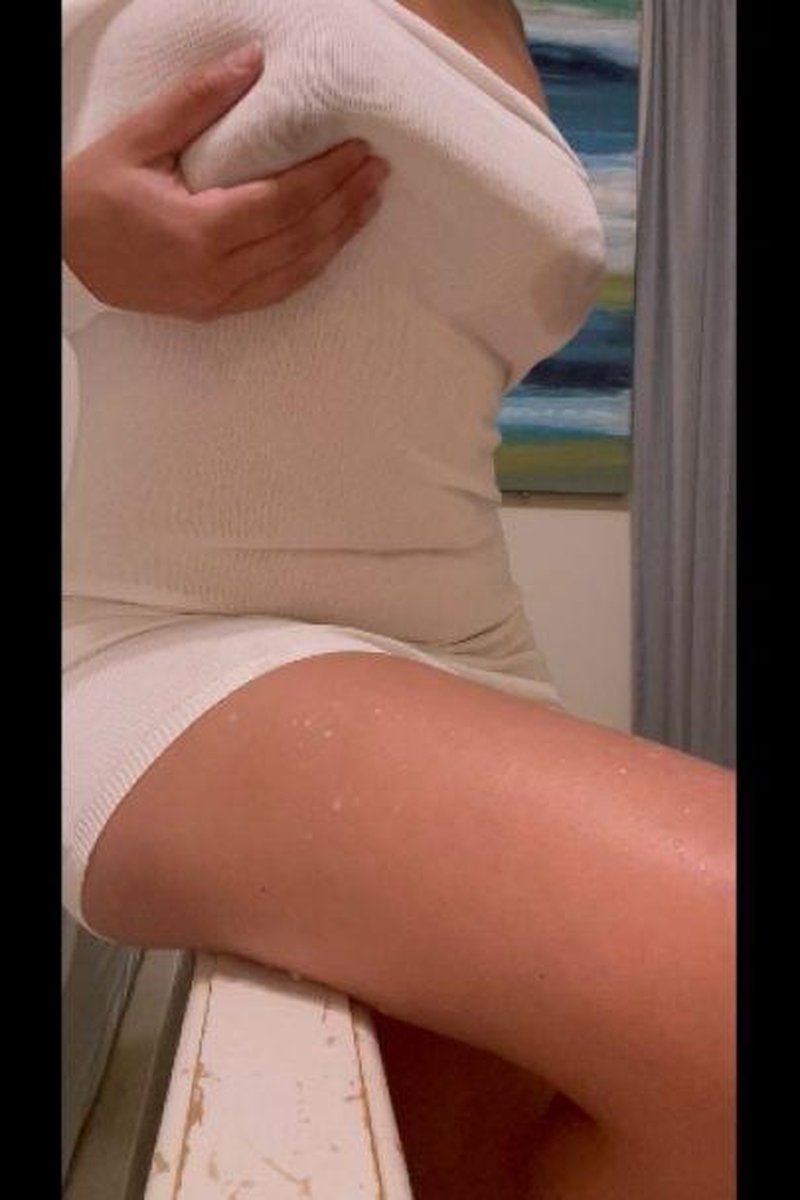 Spraying Thru My White Top - Screenshot 1 of 4 - Hand Expressing
