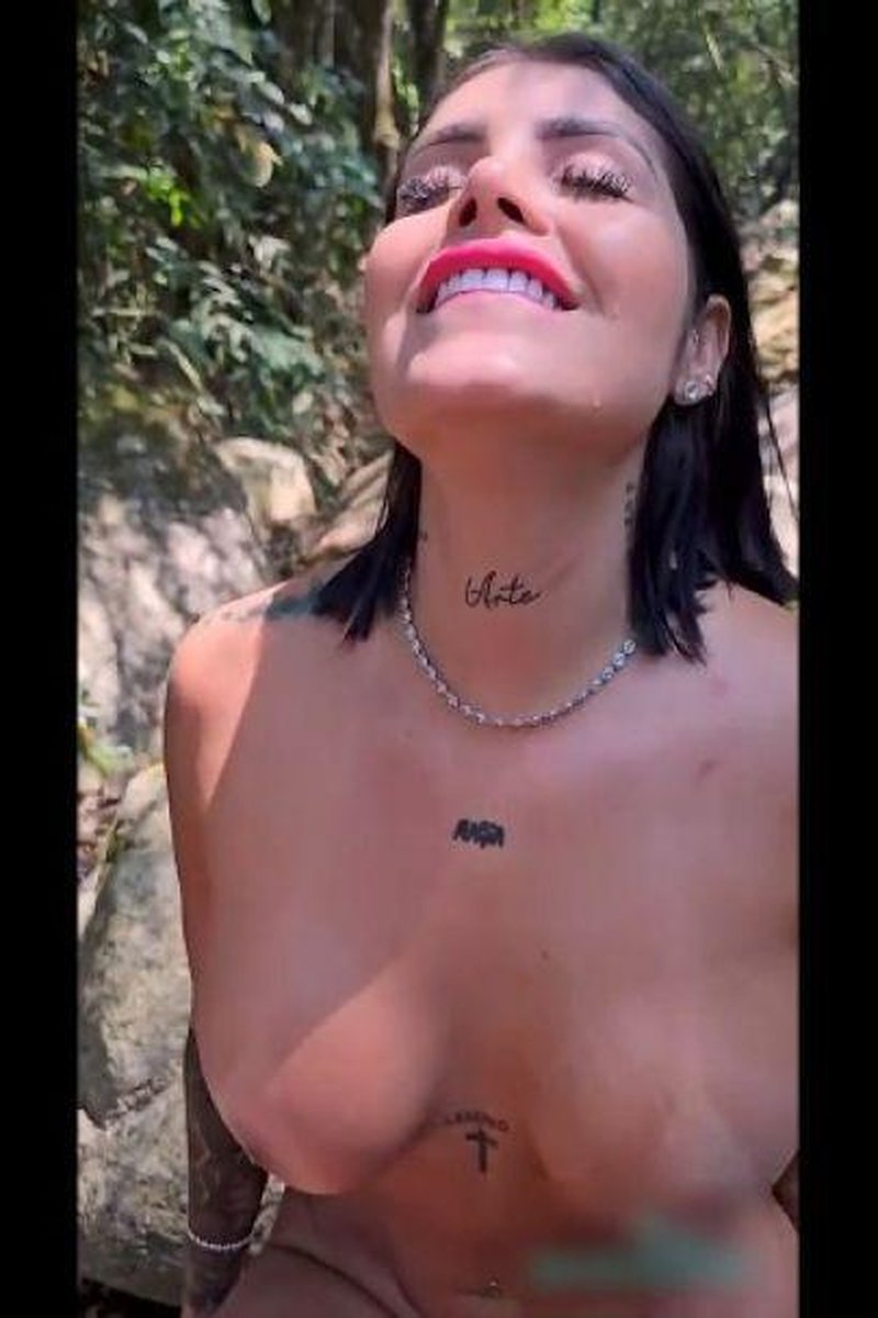 Outdoor Lesbian Game - Screenshot 1 of 4 - Big Ass