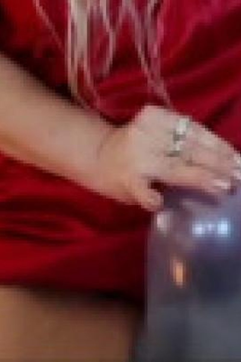 Riding A Balloon - Screenshot 1 of 4 - Balloon Fetish