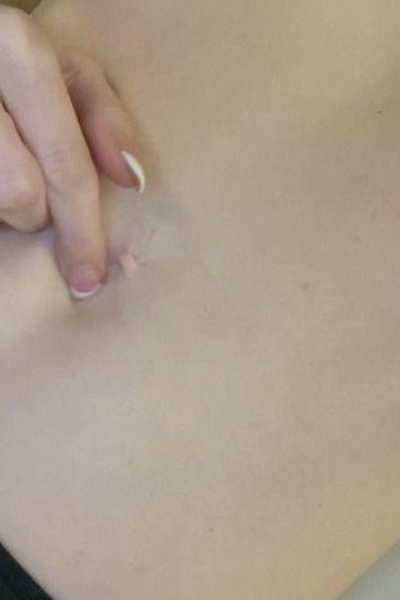 Bellybutton Play - Screenshot 1 of 4 - Belly Fetish