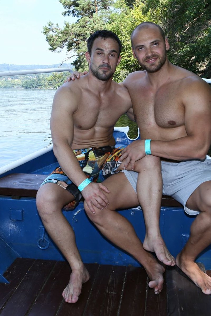 Outdoor Summer Sex - Screenshot 1 of 4 - Blowjob