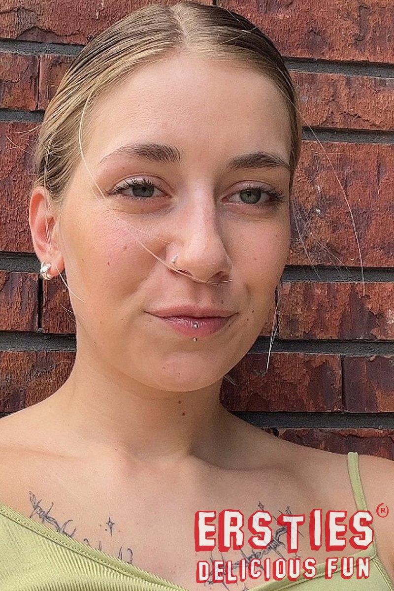 Quicky at the Pool - Screenshot 1 of 4 - Blond Hair