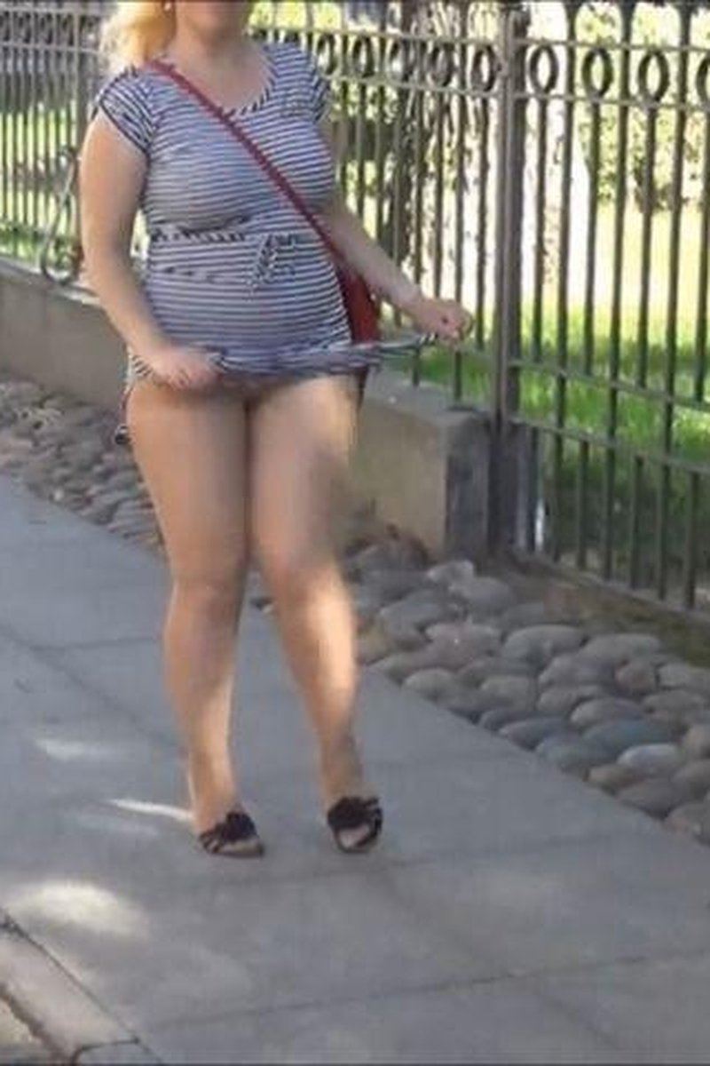 Minidress-Flashing - Screenshot 1 of 4 - Ass To Pussy