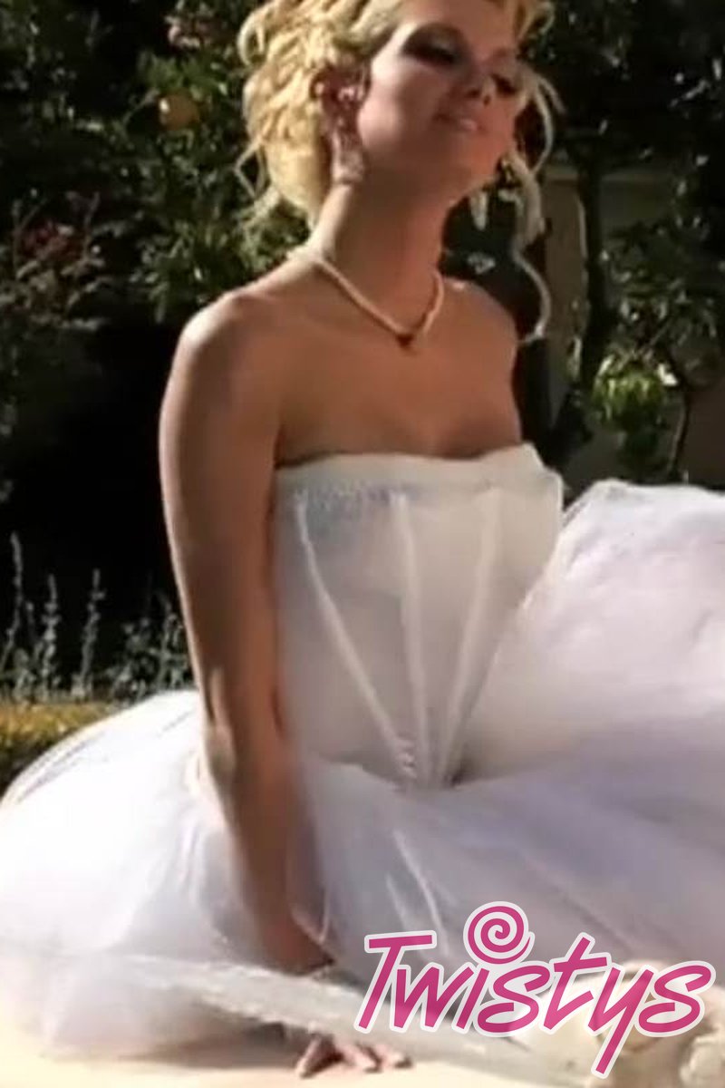 Wedding Video - Screenshot 1 of 4 - Blond Hair