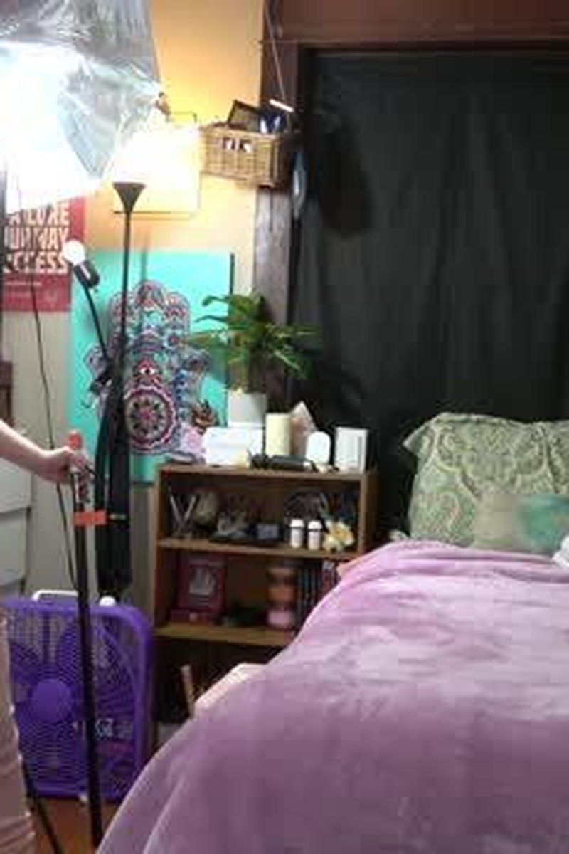 Topless Cleaning - Screenshot 1 of 4 - Big Tits