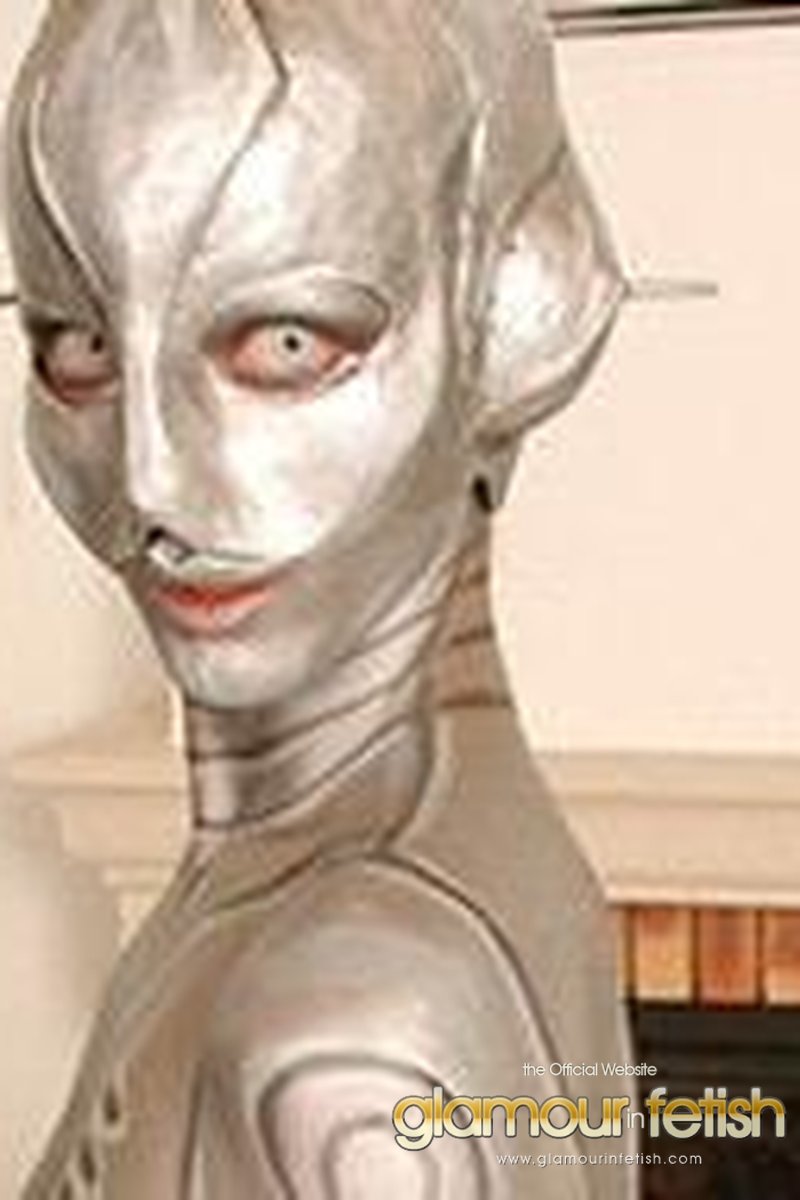 Roberta From Outer Space - Screenshot 1 of 4 - Roberta